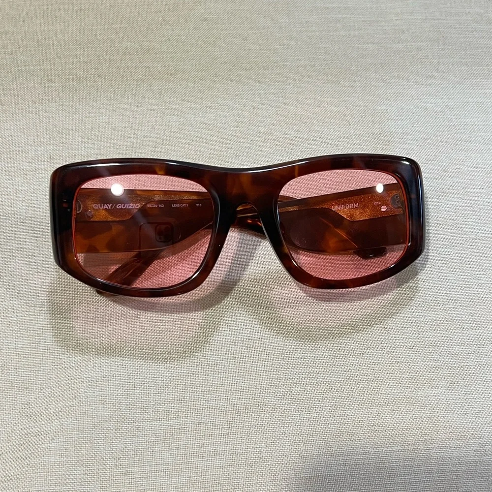 Quay Australia UNIFORM Brown Tortoise/ Rose